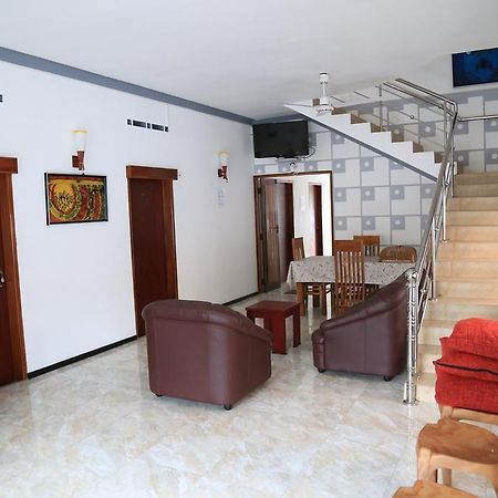 Yaarl Holiday Inn Jaffna Extérieur photo