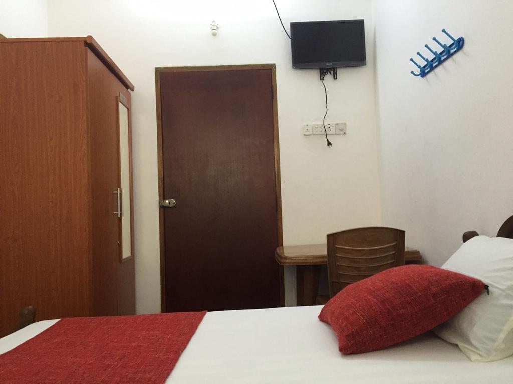 Yaarl Holiday Inn Jaffna Extérieur photo