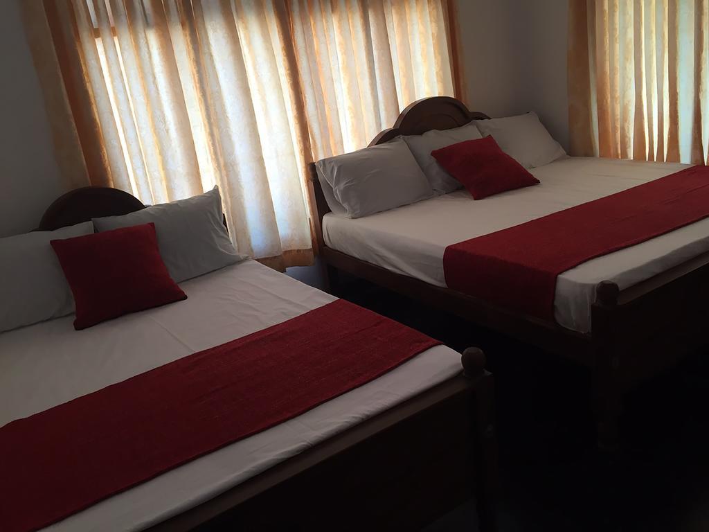 Yaarl Holiday Inn Jaffna Extérieur photo