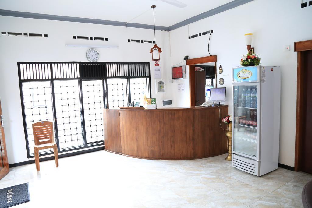 Yaarl Holiday Inn Jaffna Extérieur photo