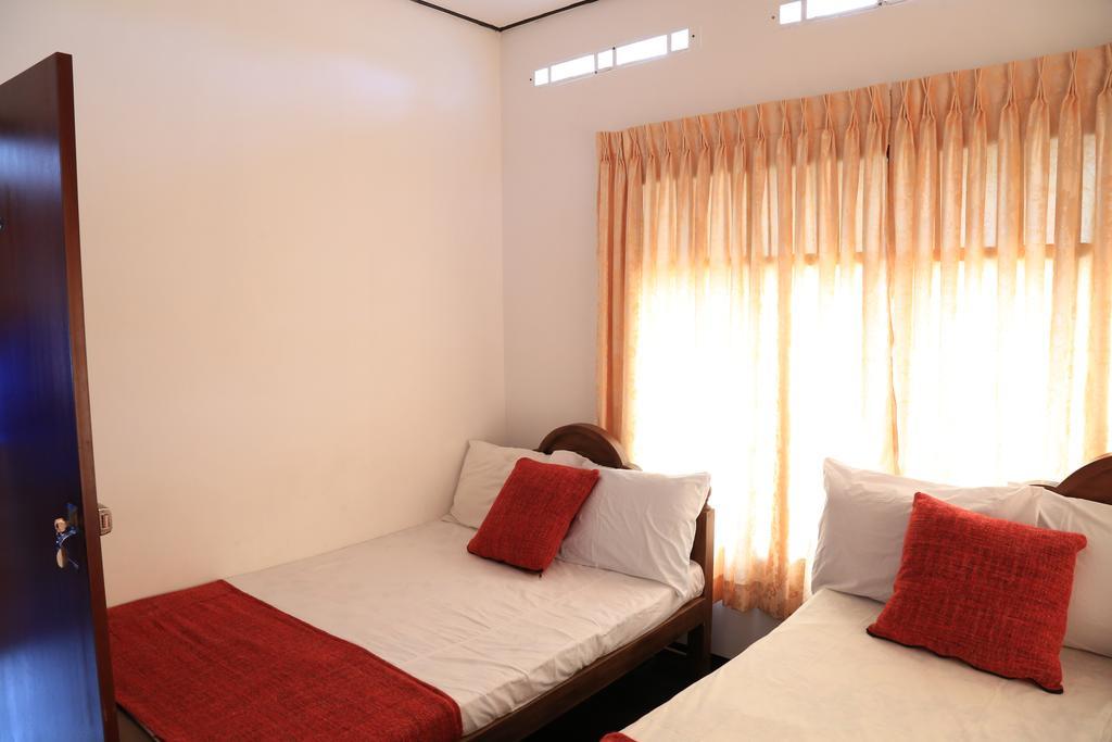 Yaarl Holiday Inn Jaffna Extérieur photo