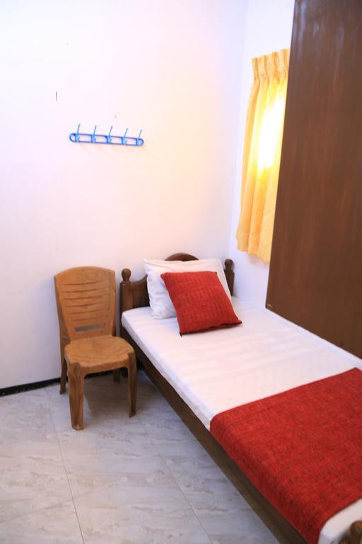 Yaarl Holiday Inn Jaffna Extérieur photo