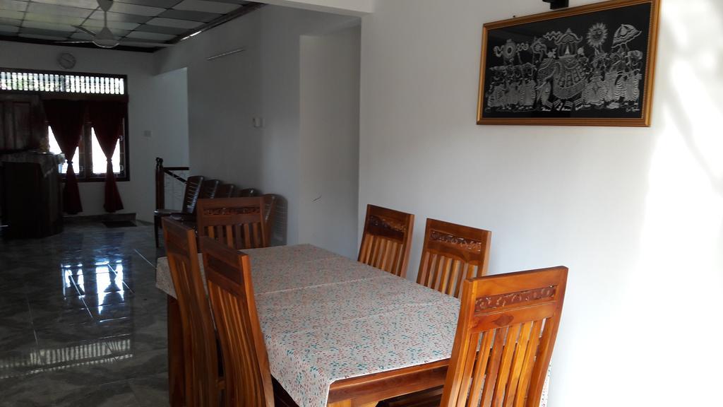Yaarl Holiday Inn Jaffna Extérieur photo