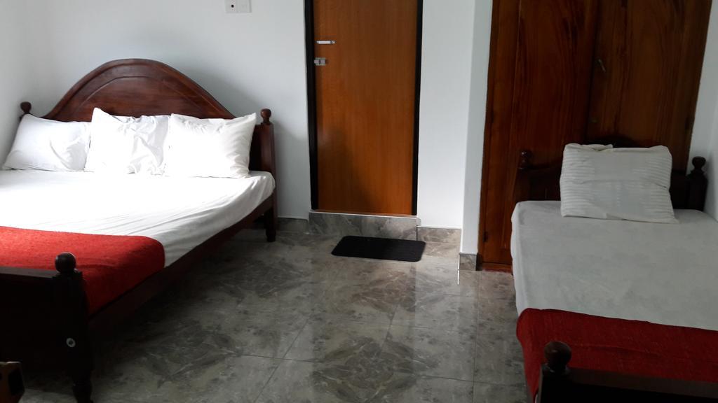 Yaarl Holiday Inn Jaffna Extérieur photo