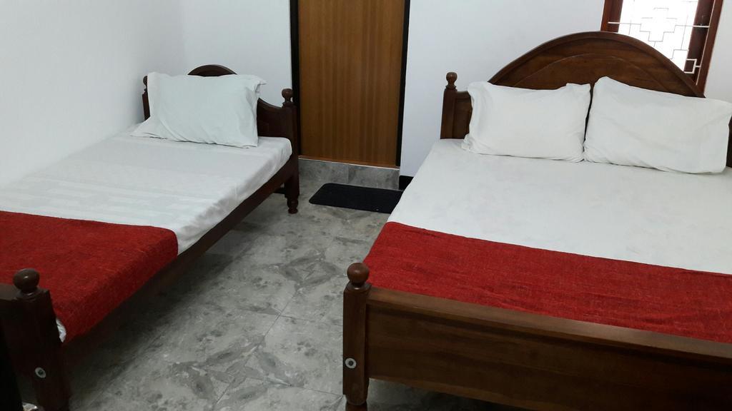 Yaarl Holiday Inn Jaffna Extérieur photo