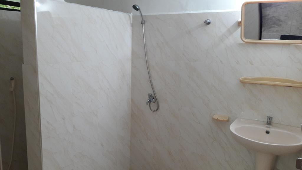 Yaarl Holiday Inn Jaffna Extérieur photo
