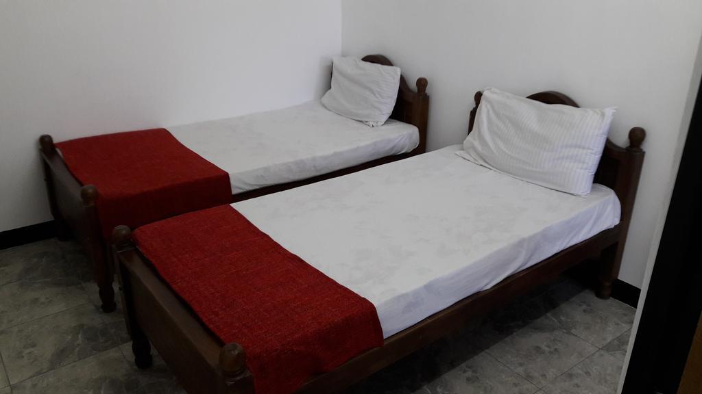 Yaarl Holiday Inn Jaffna Extérieur photo