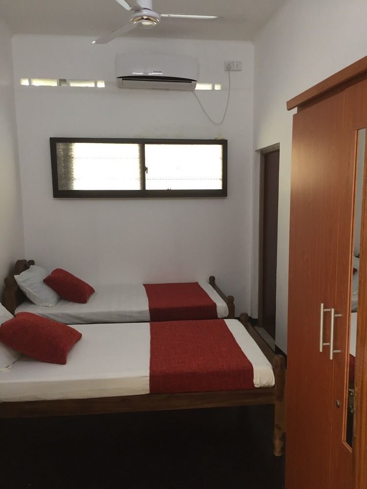Yaarl Holiday Inn Jaffna Extérieur photo