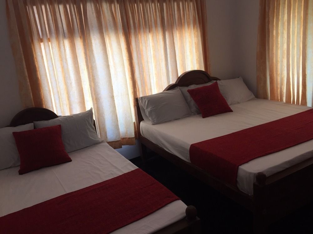 Yaarl Holiday Inn Jaffna Extérieur photo