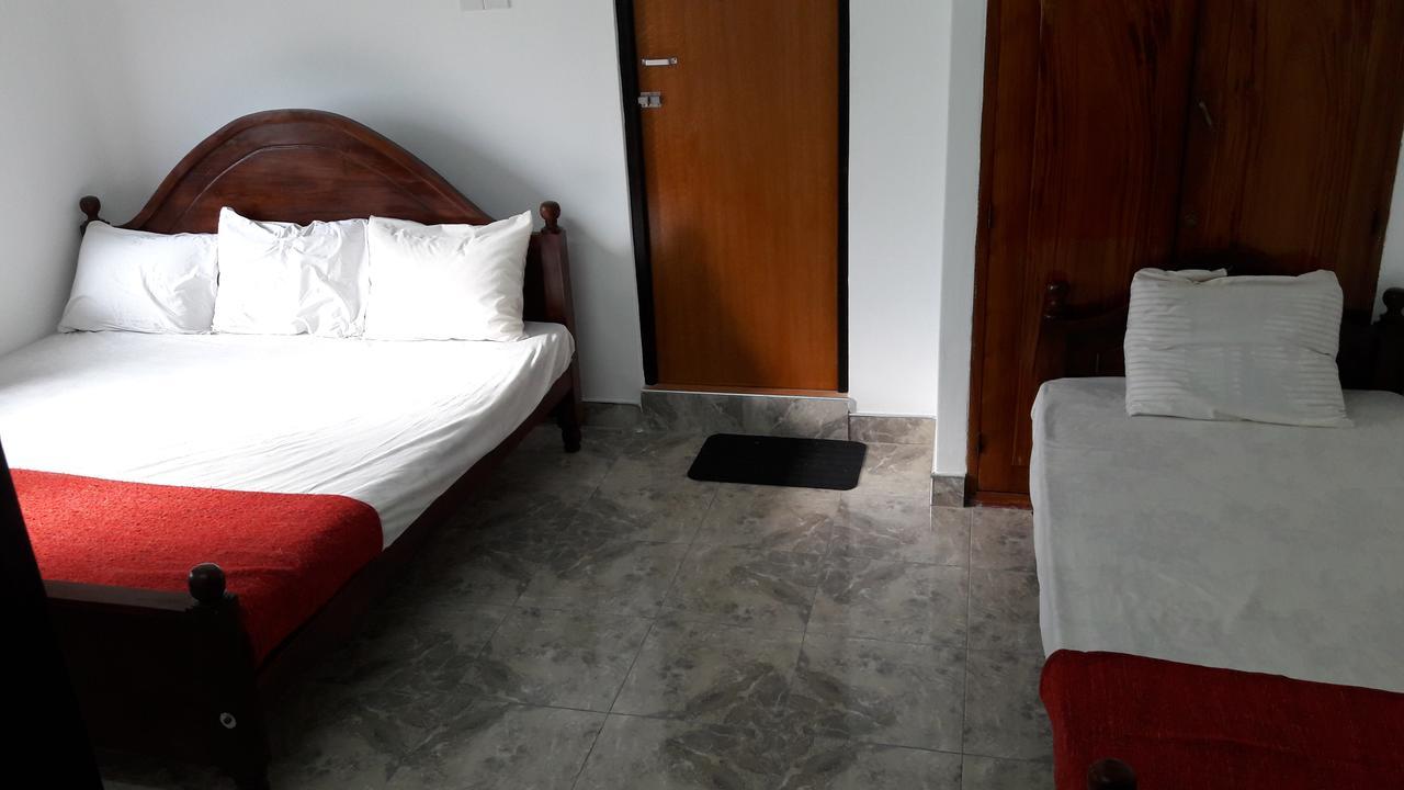 Yaarl Holiday Inn Jaffna Extérieur photo