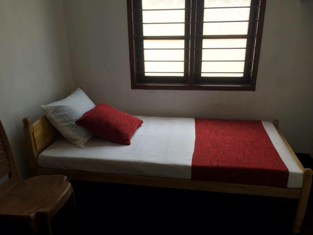 Yaarl Holiday Inn Jaffna Extérieur photo